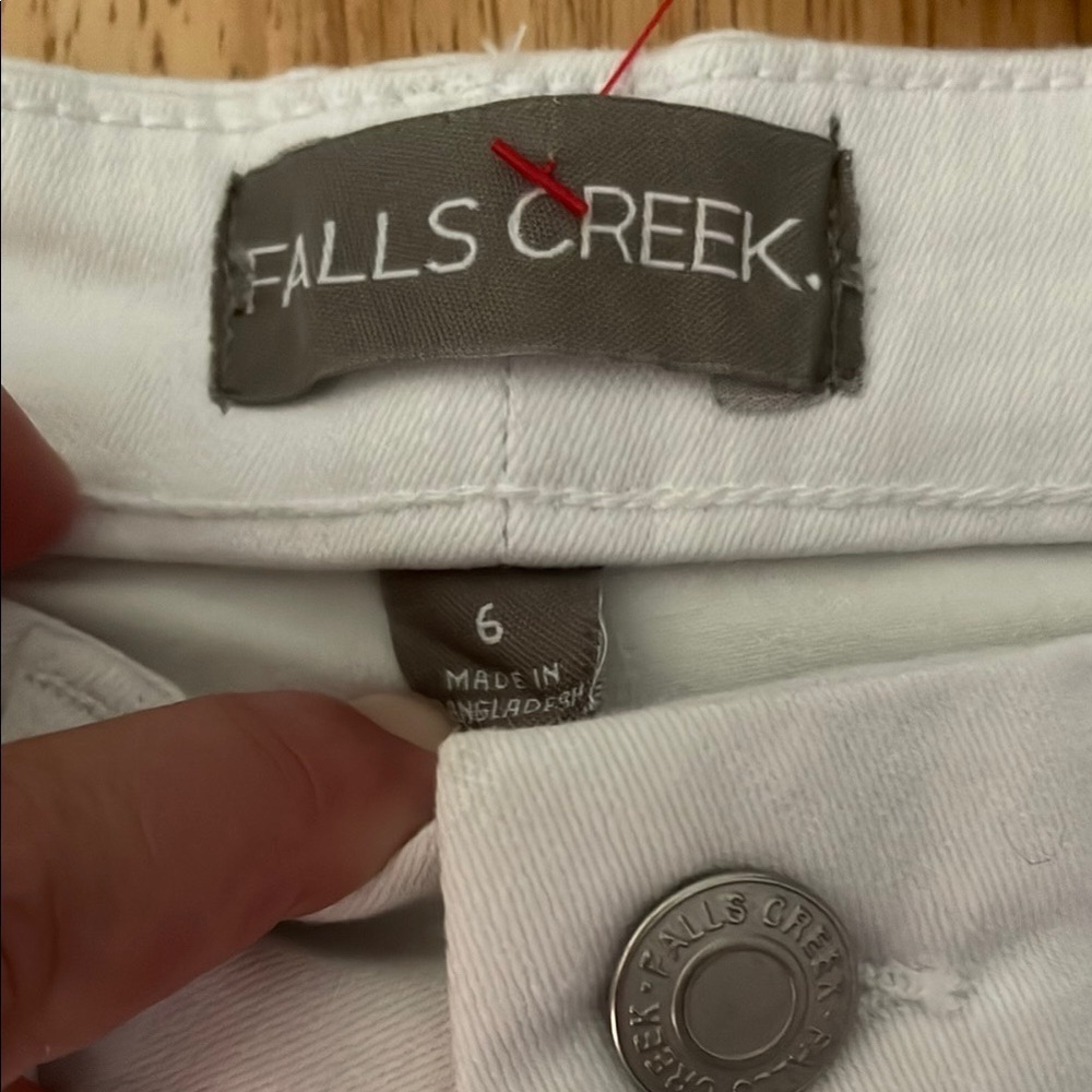 Falls Creek White Bermuda Shorts Classic Style 8 inch inseam 28 in waist - Picture 4 of 5